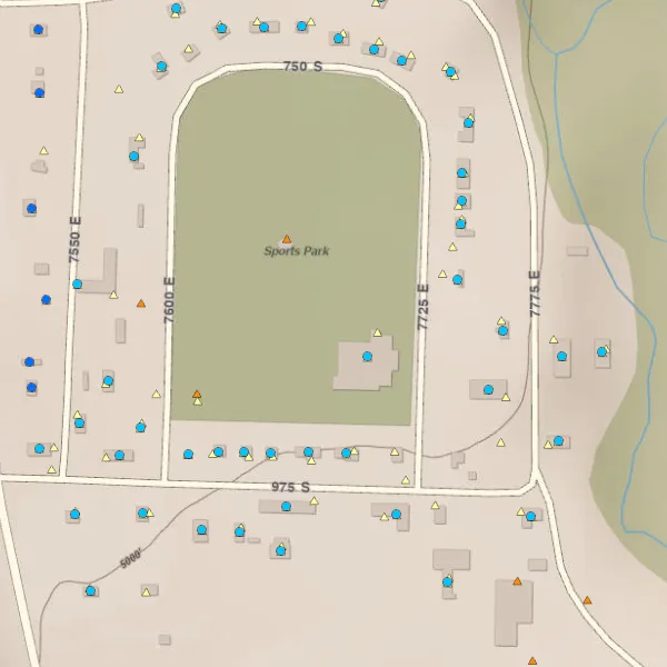 Two layers of points, circles and triangles, with no clear indication of which points the near analysis chose as closest.